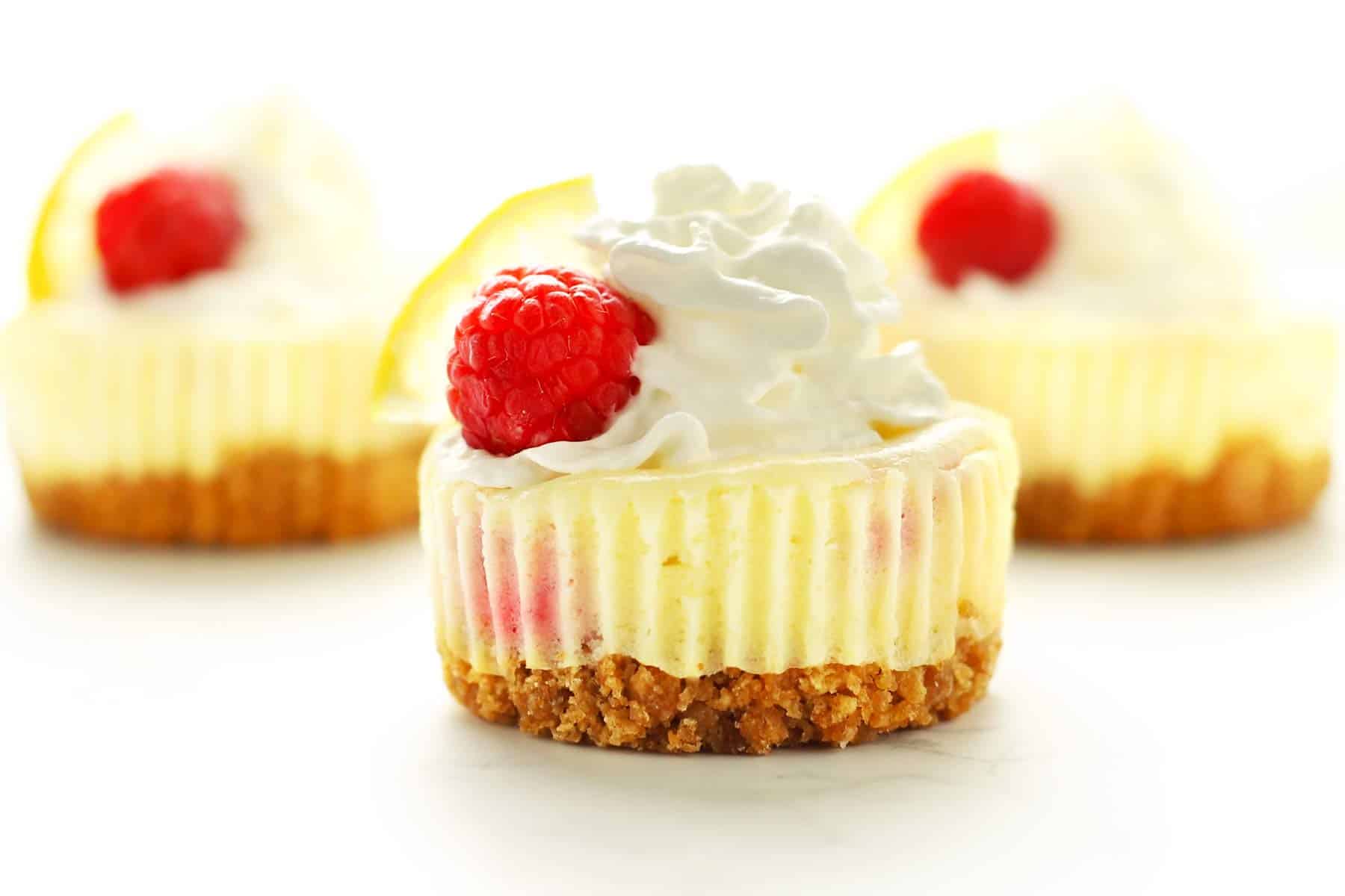 https://www.zestedlemon.com/wp-content/uploads/2019/12/Mini-Cheesecakes-4.jpg