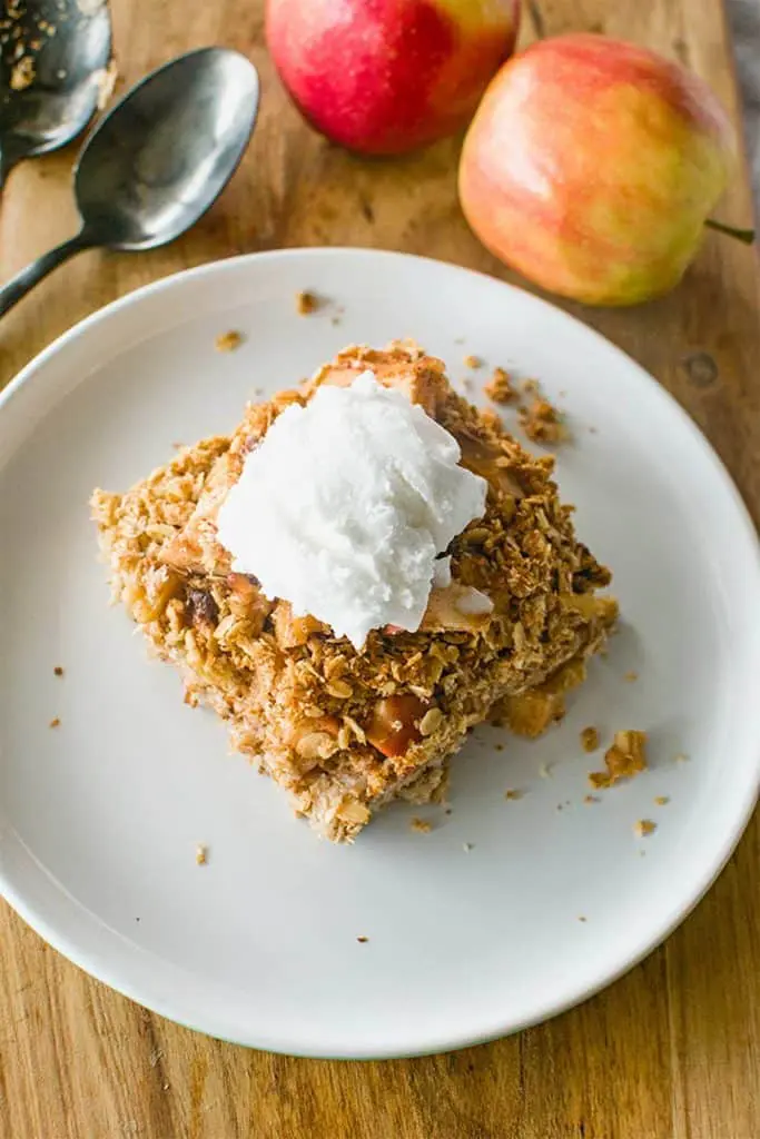 Apple Crumble Baked Oats (Vegan) 