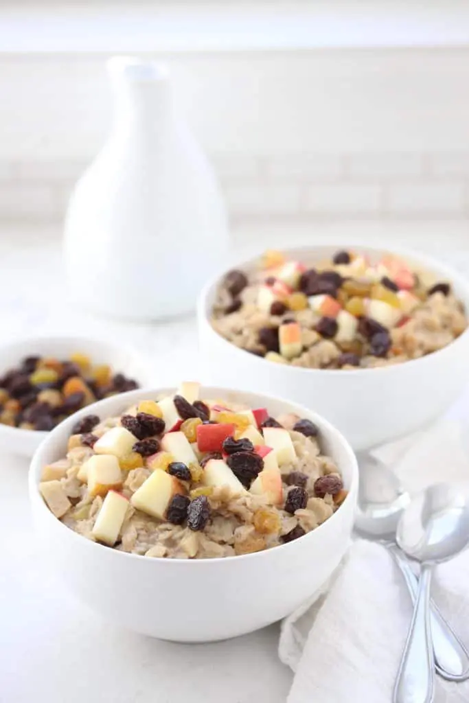 Make-Ahead Apple Raisin Oatmeal 